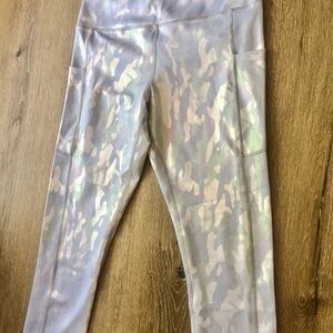 Zyia Active Womens White Shimmer Camouflage Cropped Leggings - Light N Tight 6-8